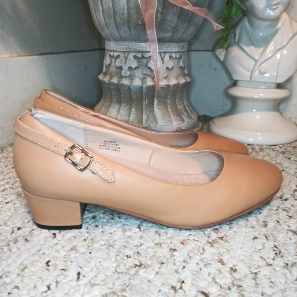 Propet Zuri (WDX004L) Oyster Swivel Strap Leather Mary Jane Wide Width Pumps - Picture 3 of 10